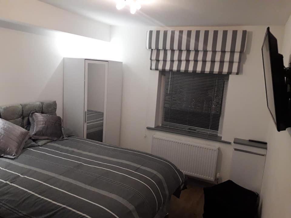 The New Accommodation Free Complementary Breakfast Tibshelf Bagian luar foto