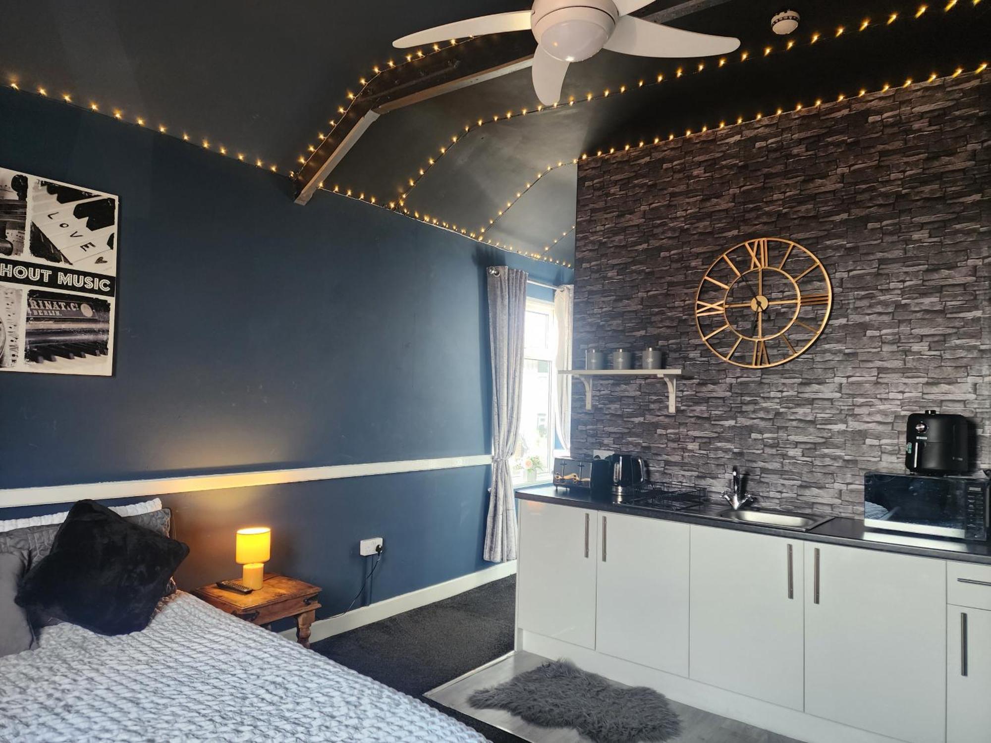 The New Accommodation Free Complementary Breakfast Tibshelf Bagian luar foto